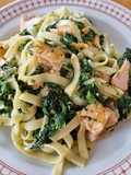 Bandnudeln mit Spinat und Lachs