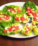 Hojas de lechuga con jitomate
