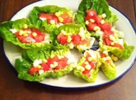 Una foto de Hojas de lechuga con jitomate