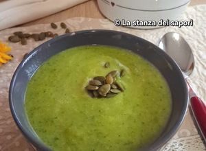 Foto di U🔴Vellutata di broccoli e zucchine ai semi di zucca: comfort food keto 🥦🥬
