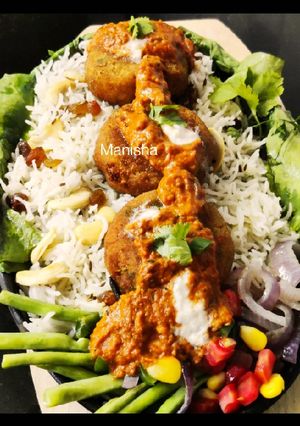 A picture of Aloo Tikki Makhani Rice Platter.