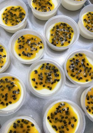 Hình của món Panna Cotta Chanh Dây.
