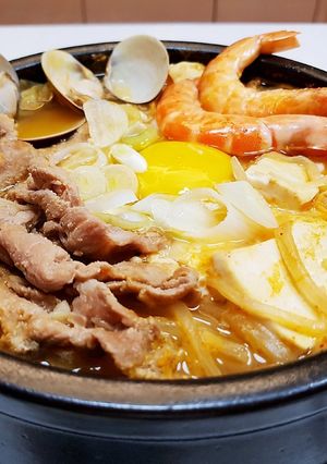 韓國泡菜海鮮鍋 的食譜成品照片