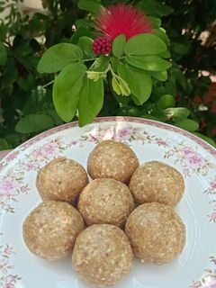 शेंगदाणा लाडू (shengdana ladoo recipe in marathi) रेसिपी चे मुख्य फोटो 