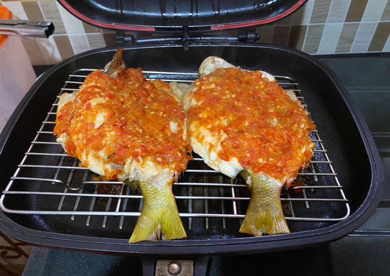 Ikan ekor kuning bakar pedas