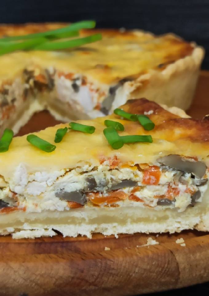 Кіш з куркою та грибами