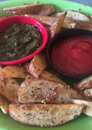 A picture of Potato wedges.