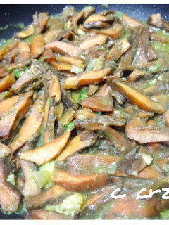 Una foto de Níscalos con salsa verde