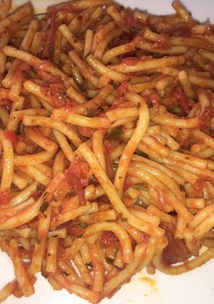 Una foto de Espaguetis en salsa roja