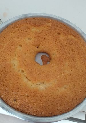 Una foto de Budín de limón con 1 huevo🍋😋