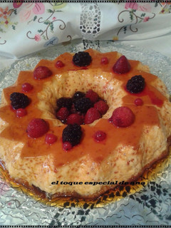 Una foto de Flan con frutos rojos