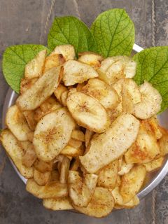 કાચા કેળાની વેફર (Raw Banana Wafer Recipe In Gujarati) રેસીપી મુખ્ય ફોટો