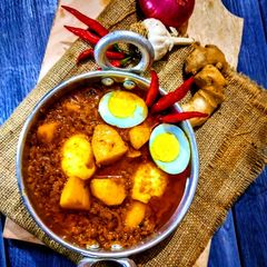 A picture of Egg Potato Qorma.