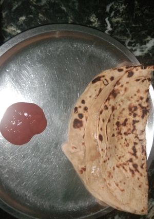 स्पेशल पनीर पराठा विथ बटर रेसिपी मुख्य फोटो