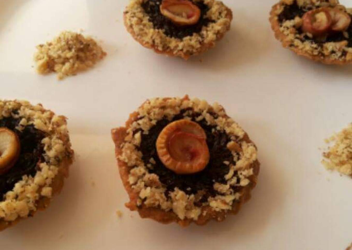 Beetroot walnut apple pie