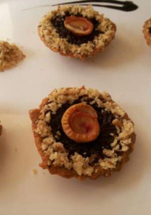 A picture of Beetroot walnut apple pie.