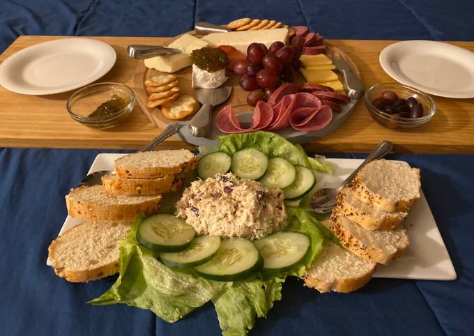 Charcuterie board / cheese board