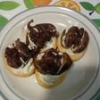 Higos al vino tinto, nueces y queso azul