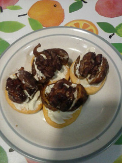 Una foto de Higos al vino tinto, nueces y queso azul