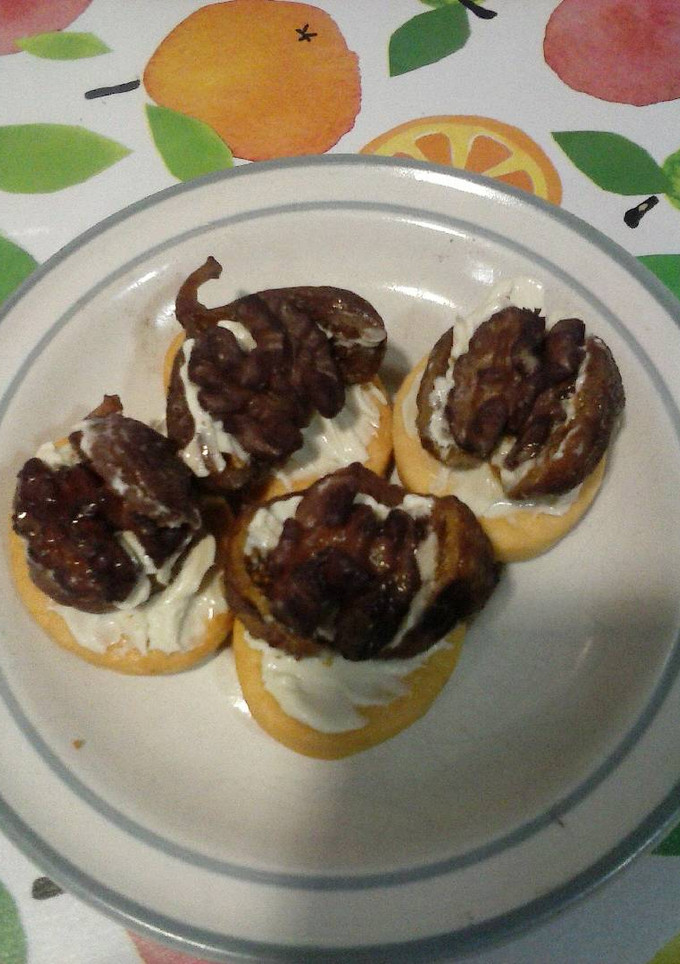 Una foto de Higos al vino tinto, nueces y queso azul