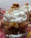 Postre de brownie de chocolate y plátano