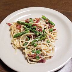 A picture of Pasta Carbon with Peas & Asparagus.