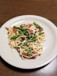 A picture of Pasta Carbon with Peas & Asparagus.