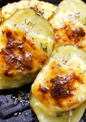 A picture of Cheesy stuffed potatoes.