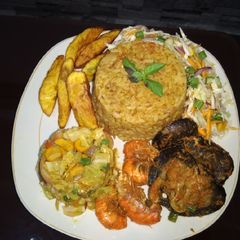 A picture of Jollof,fried plantain,fresh n fried veggie,pepered shrimp&snail.