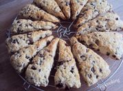 Une photo de scone chocolat