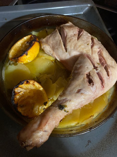 Una foto de Pierna de pavo al horno con patata panadera