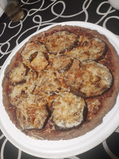 Una foto de Pizza integral con berenjenas (sin levadura)