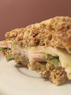 Una foto de Grez• pan salvado de trigo grueso 😋
