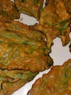 पालक पकोड़ा (Palak Pakoda Recipe in Hindi) रेसिपी मुख्य फोटो