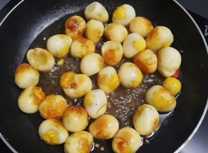 Hình của món Trứng cút chiên nước mắm.