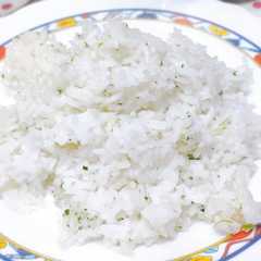 Una foto de Arroz con lima y cilantro!
