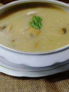صورة لوصفة شوربة فطر بالدجاج بدون كريمة او حليب