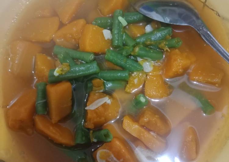 Kuah bening labu kuning dan kacang panjang