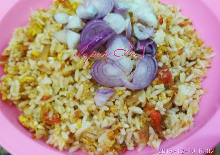 Proses mengolah Nasgor Ikan Jambal yang Bikin Ngiler