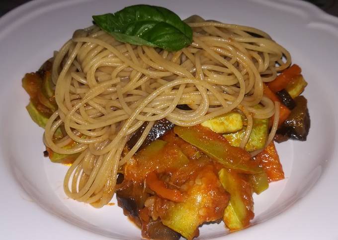 Foto principal de Espaguettis integrales con verduras