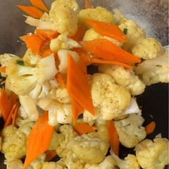 A picture of Stir-Fried Cauliflower 炒菜花.
