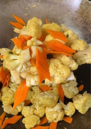 A picture of Stir-Fried Cauliflower 炒菜花.