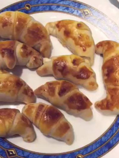 A picture of How to make dough with hotdogs.