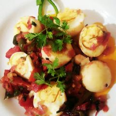 A picture of Egg curry.