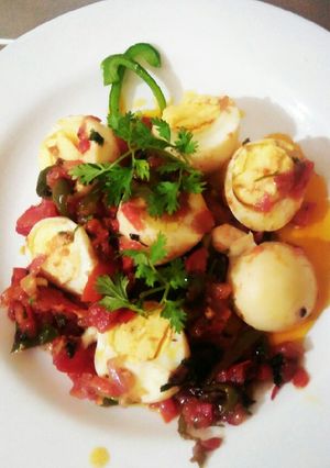 A picture of Egg curry.