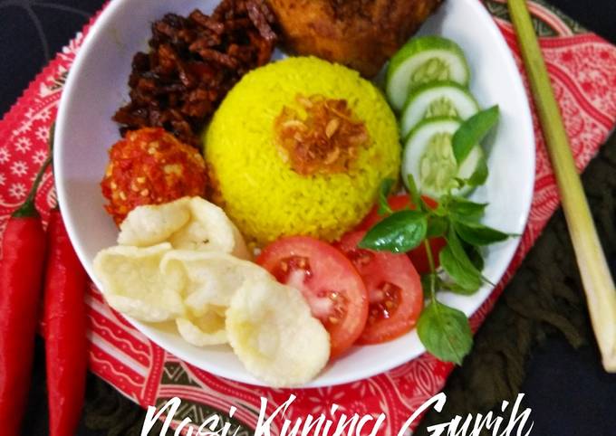 Resep Nasi Kuning Gurih Oleh DapurErwiN - Cookpad