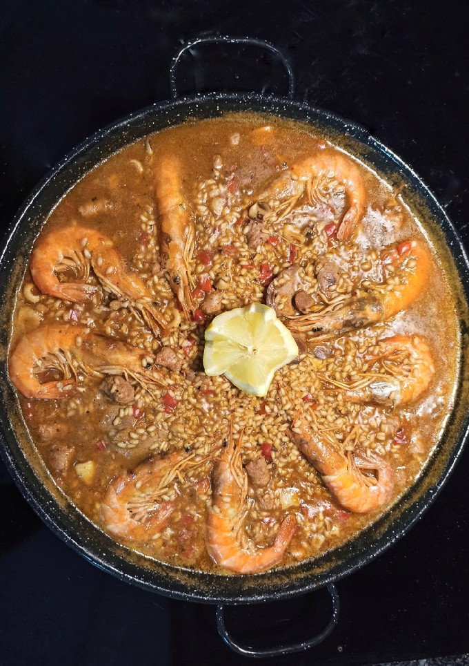 Una foto de Paella Mar y Montaña