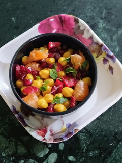 A picture of Chana/Chickpeas Salad (for kids).