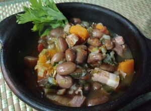 Una foto de Cazuela de porotos para los muchachos