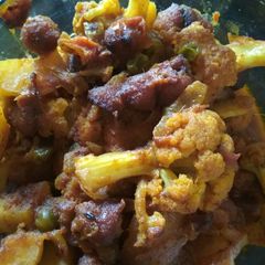 A picture of Fool gobhi vadi curry.